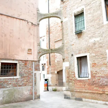 Apartamento Roof Balcony, 2pax, Aircond, Wifi *