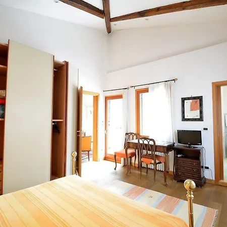 Roof Balcony, 2pax, Aircond, Wifi Venecia