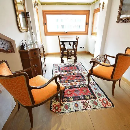 Roof Balcony, 2pax, Aircond, Wifi *