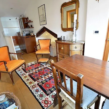 Roof Balcony, 2pax, Aircond, Wifi * Venecia