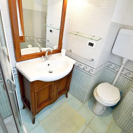 Roof Balcony, 2pax, Aircond, Wifi