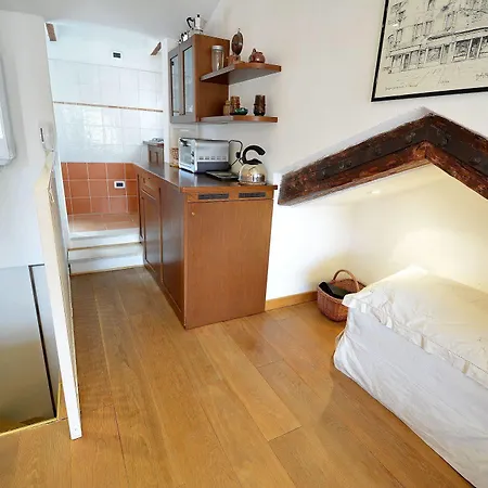 Roof Balcony, 2pax, Aircond, Wifi