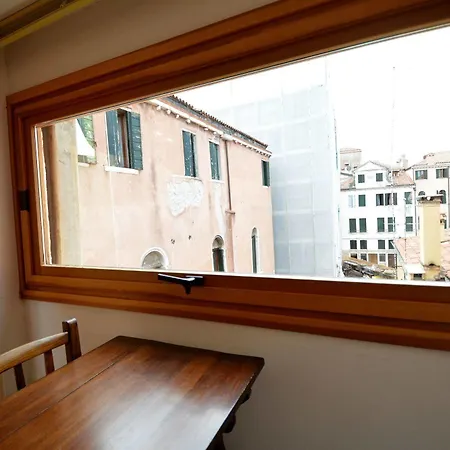Apartamento Roof Balcony, 2pax, Aircond, Wifi