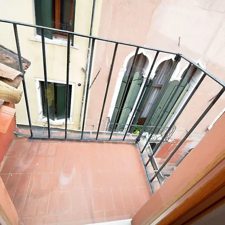 Roof Balcony, 2pax, Aircond, Wifi Apartamento *