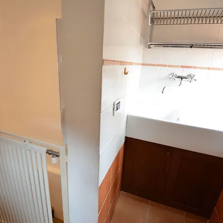 Roof Balcony, 2pax, Aircond, Wifi